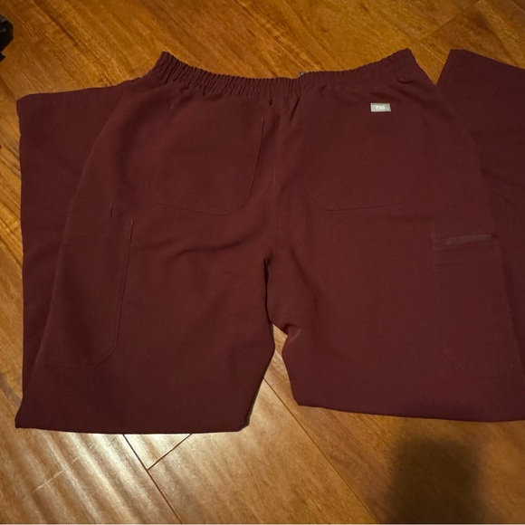 FIGS MAROON RED SCRUB PANTS - STARIGHT LEG SIZE L - Picture 2 of 3